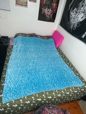 Rare Blue Leopard Cheetah Animal Print Blanket Throw One Size Y2K